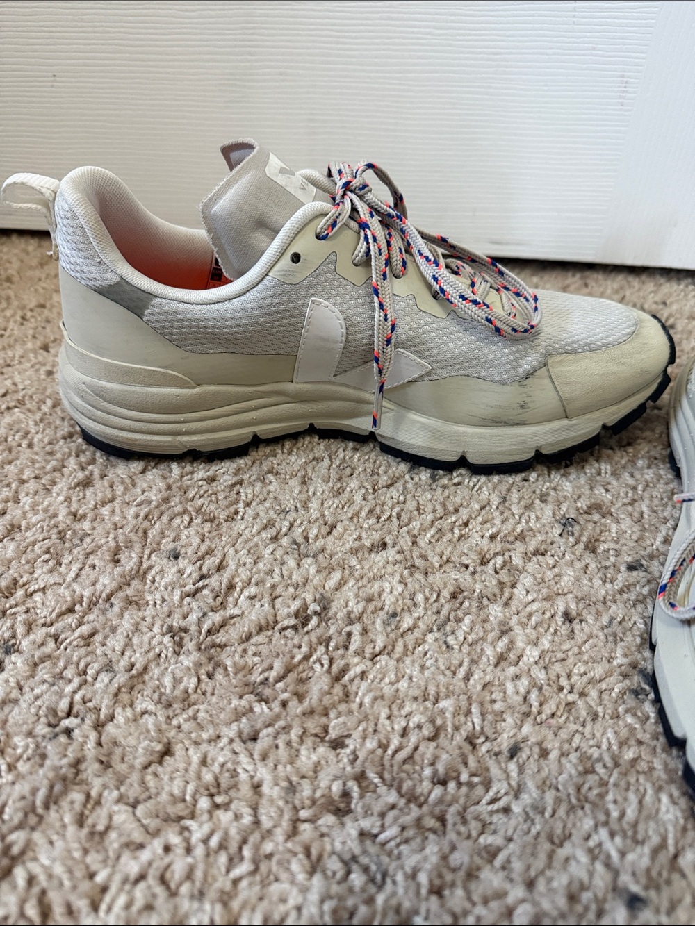 Veja cream sneakers - Sz 7 - Picture 7 of 7